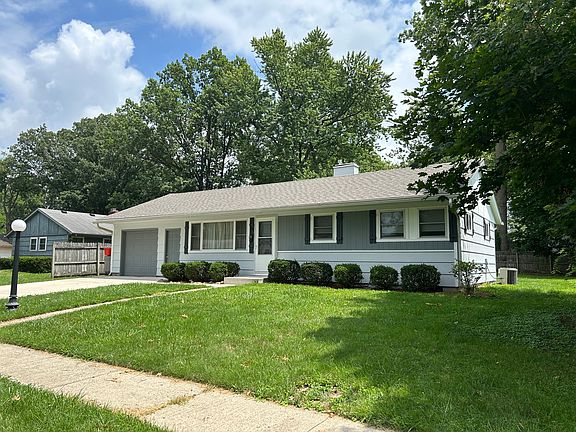4th image of 321 Holiday Dr