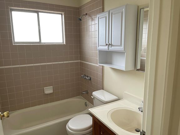 5th image of 2207 Chanticleer Ave