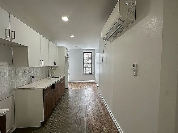 4th image of 127 Montrose Ave #2F