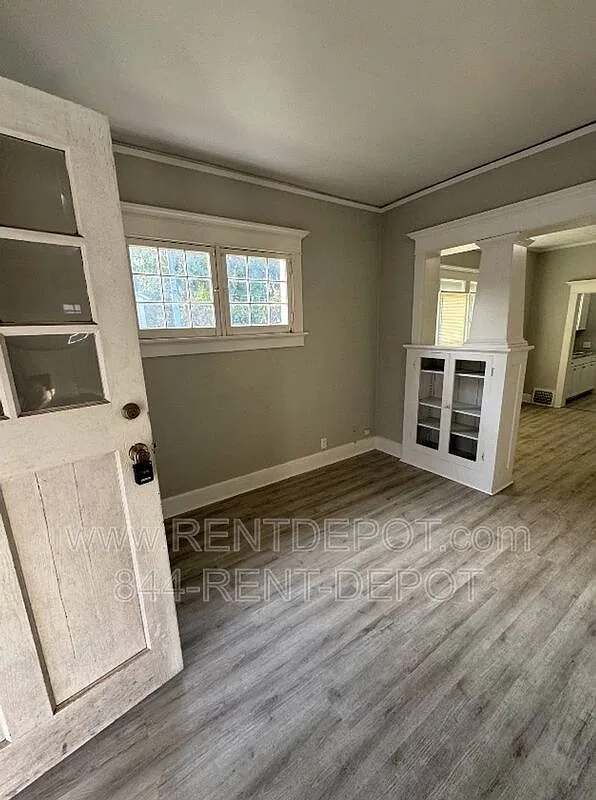 3 bed, 2.0 bath, 2646 sqft, $1,498 — Photo 2