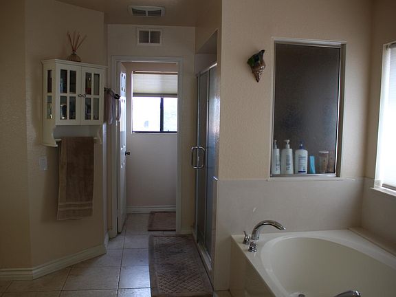 2nd image of 1913 White Birch Dr