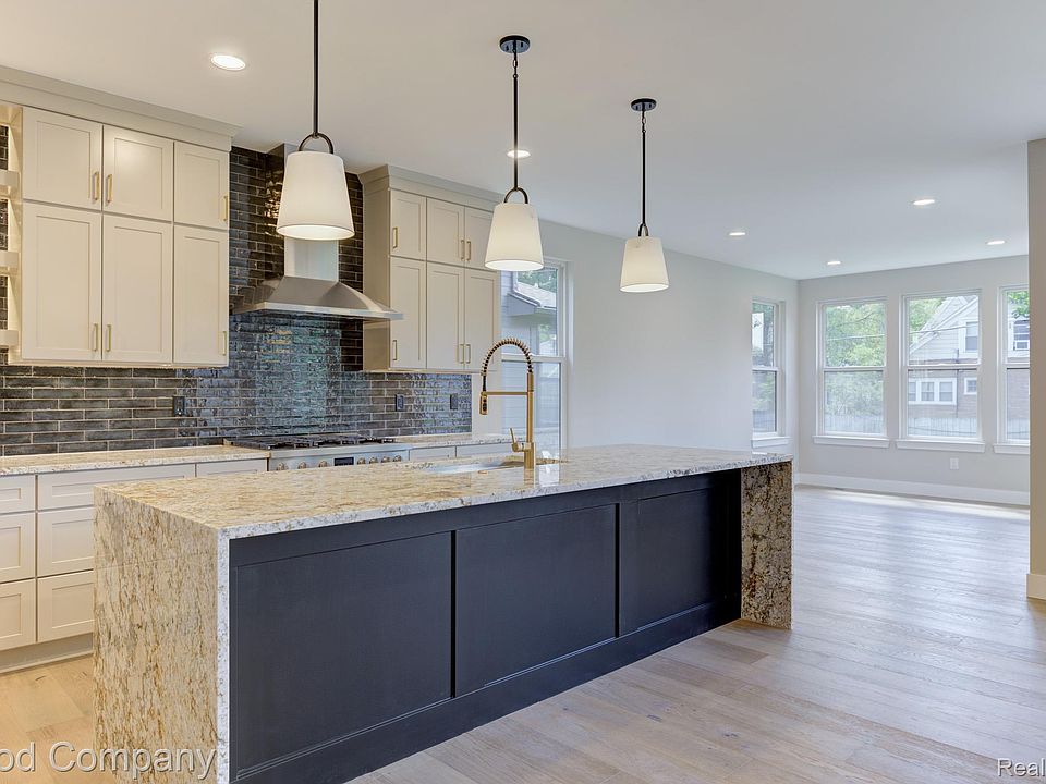 808 Irving Ave, photo 16