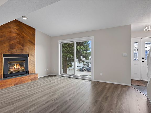5th image of 1748 N River Dr