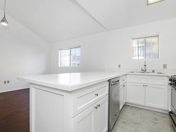 4th image of 1753 N Kenmore Ave