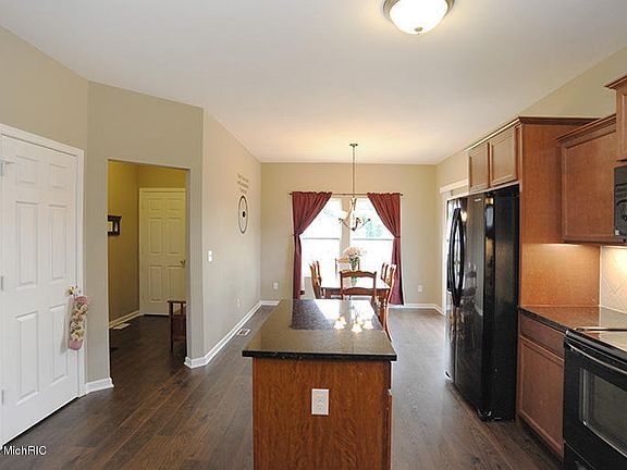 5th image of 1643 Classic Ct SE