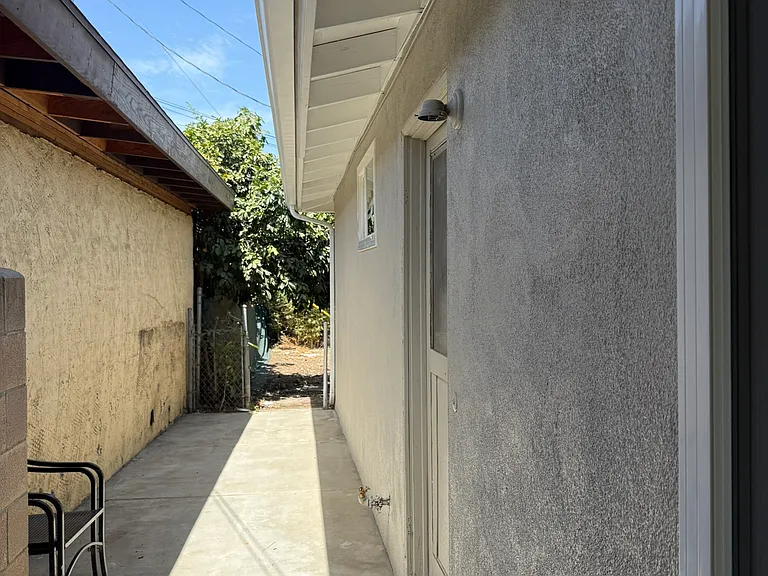 2545 Lime St — Photo 16