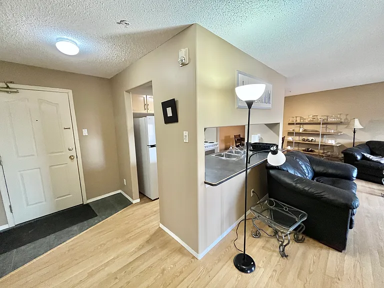 200 Richard St #437 — Photo 2