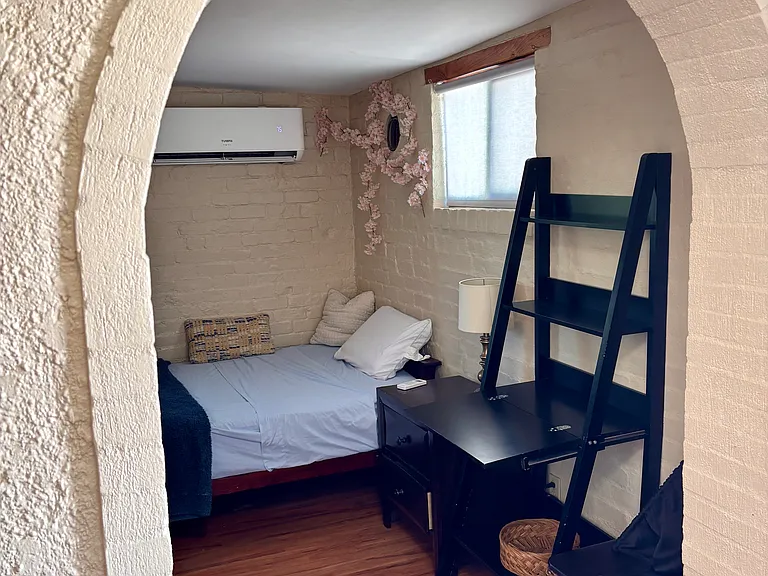 1305 E 9th St #4 — Photo 3