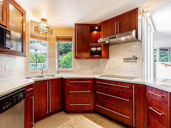3rd image of 69 Jamieson Ct #101