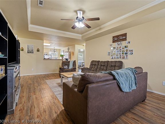 5th image of 1619 Riley Cir