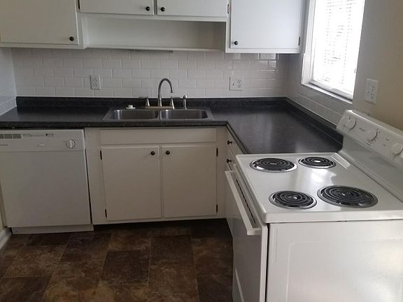 2nd image of 4928 Arbor Village Dr