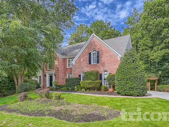 2nd image of 2207 Lullwater Dr