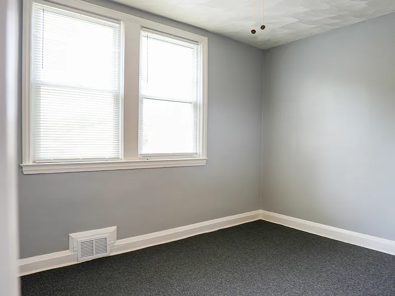 833 E Cold Spring Ln — Photo 13