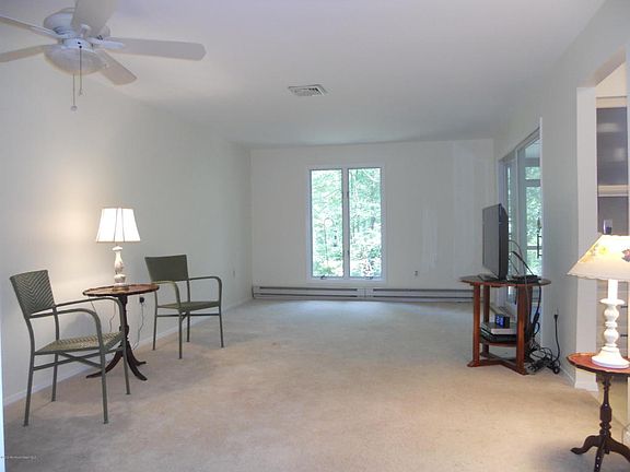 3rd image of 173 Middle Holly Ln