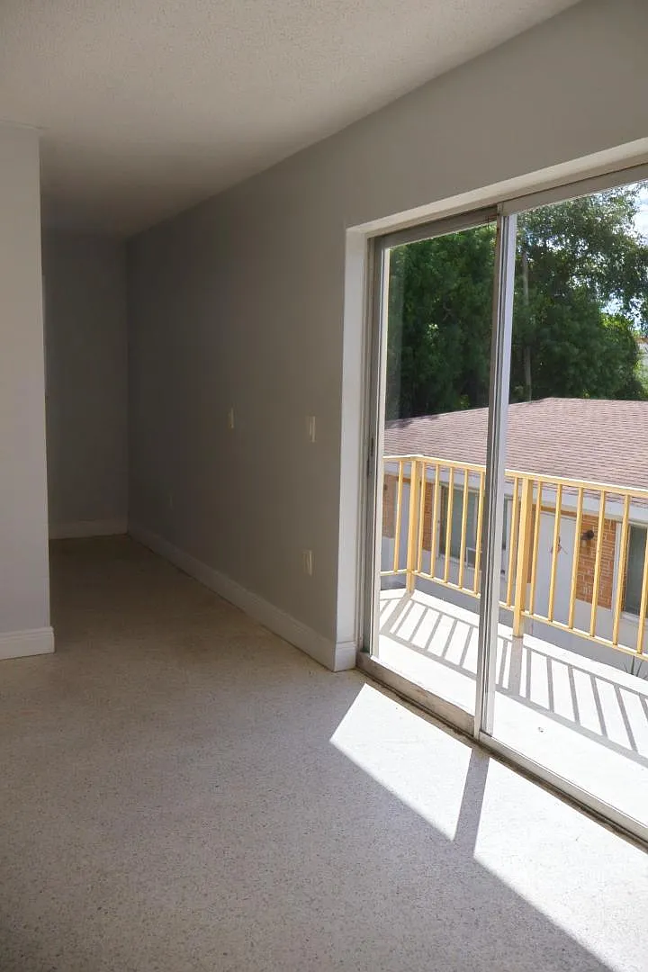528 SW 6 Street - 6 — Photo 2