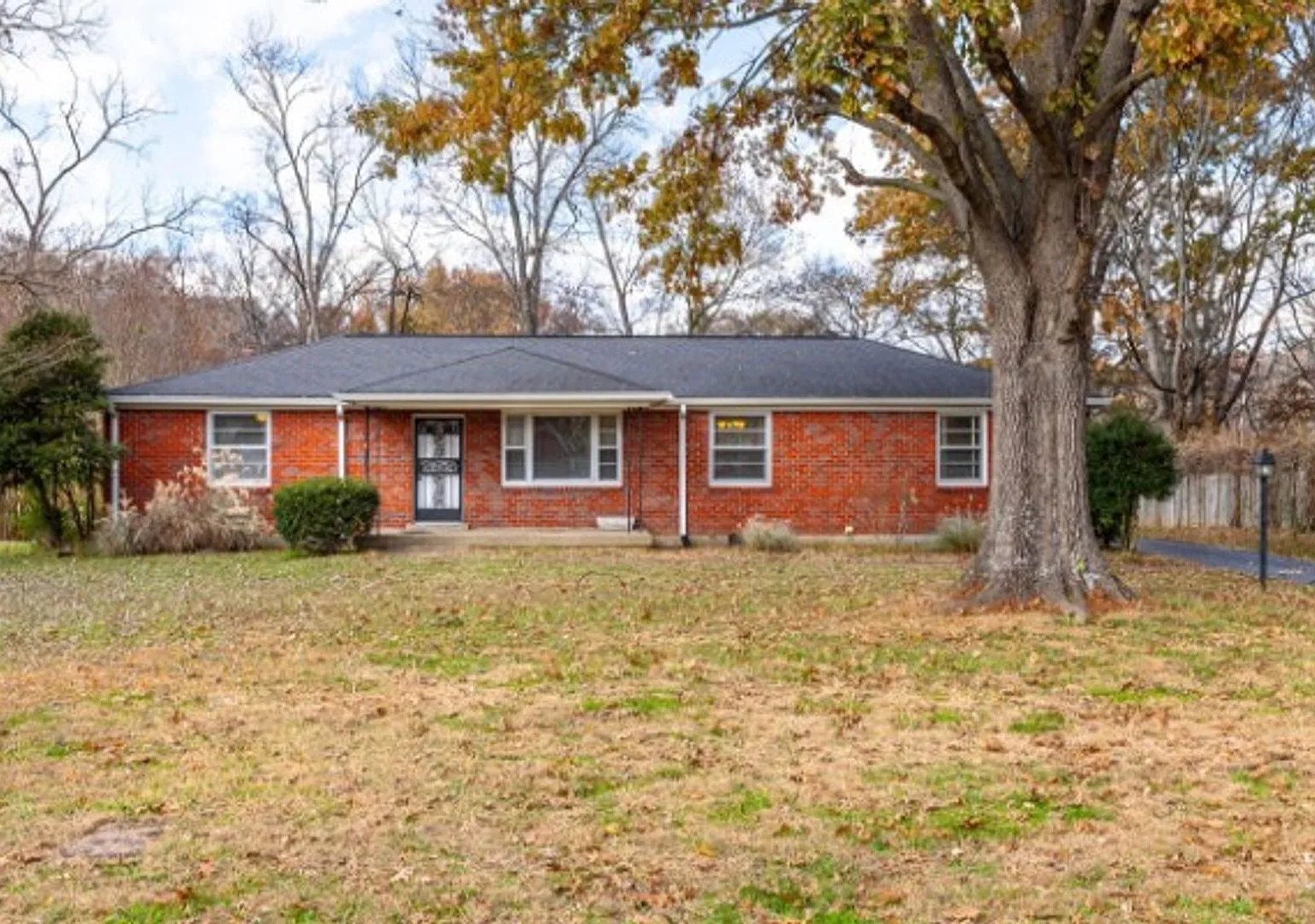 Home for rent Glencliff/Woodbine/Nashville 3 bed 1 bath brick home with attached garage — Photo 1