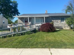 16 Caxton Dr, New Castle, DE 19720