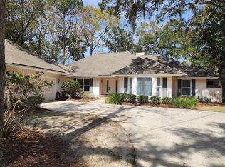 11 Gossamer Ln, Savannah, GA 31411