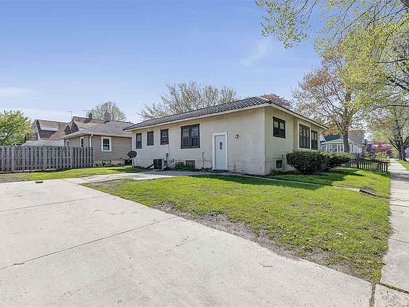 3rd image of 160 Woodlawn Ave