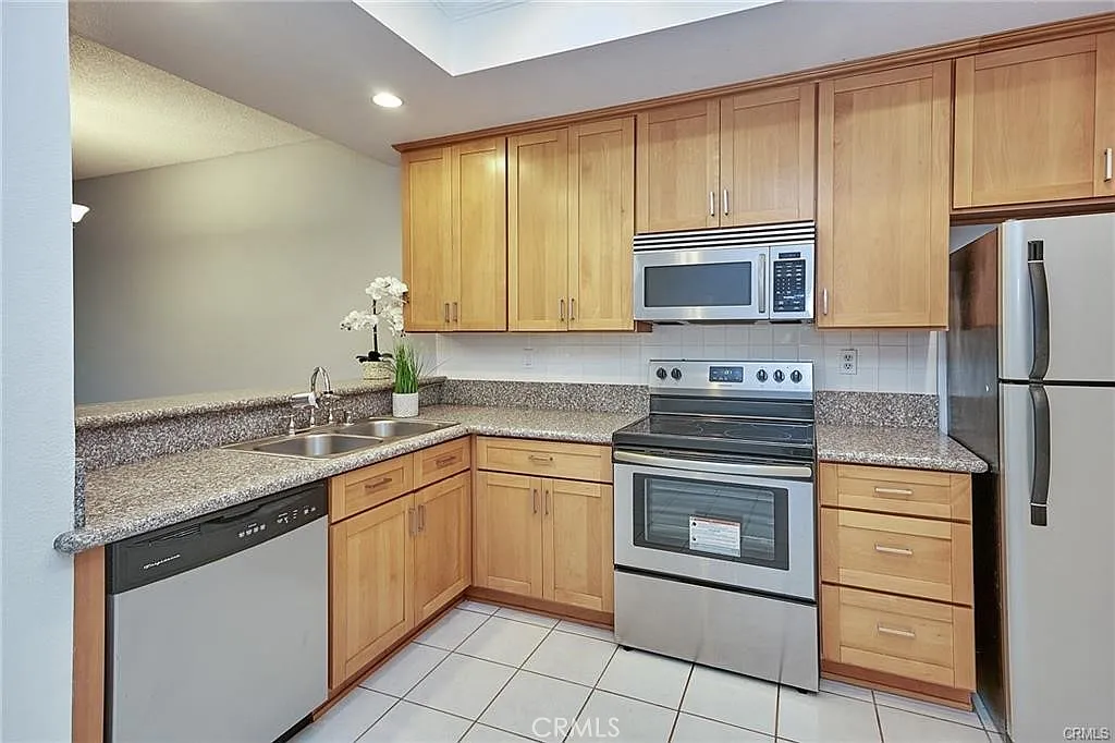 2 bed, 1038 sqft, $2,800 — Photo 2