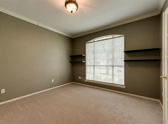 5th image of 2416 London Dr