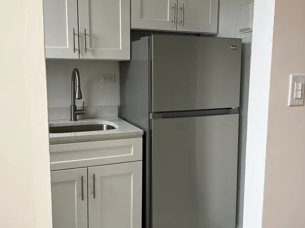 67-25 Clyde Street 5T image 2 of 8