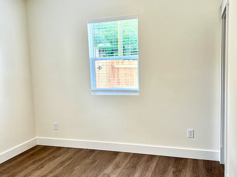 508 Cambridge St — Photo 12