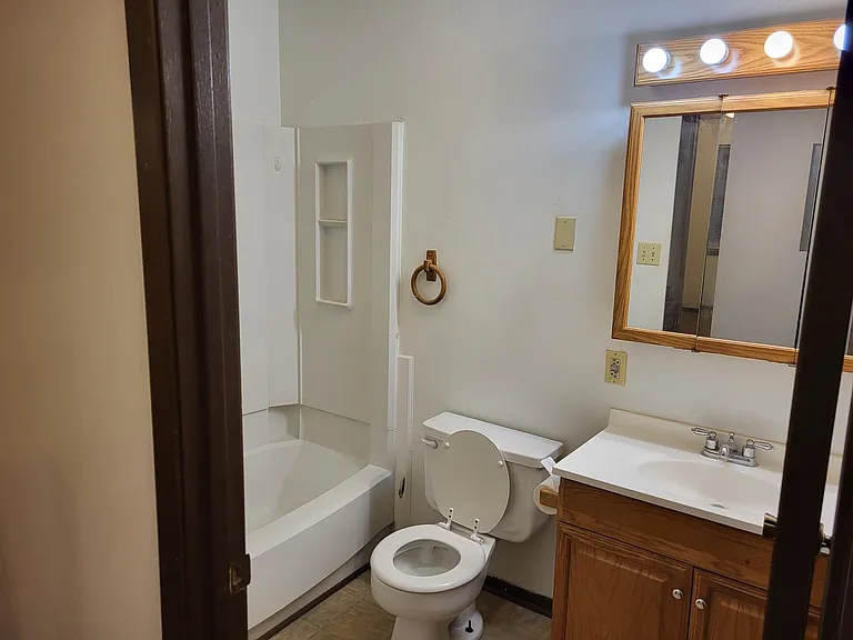 1102 W McPherson St #2 — Photo 4