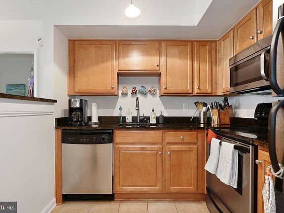 5th image of 1001 N Randolph St APT 719