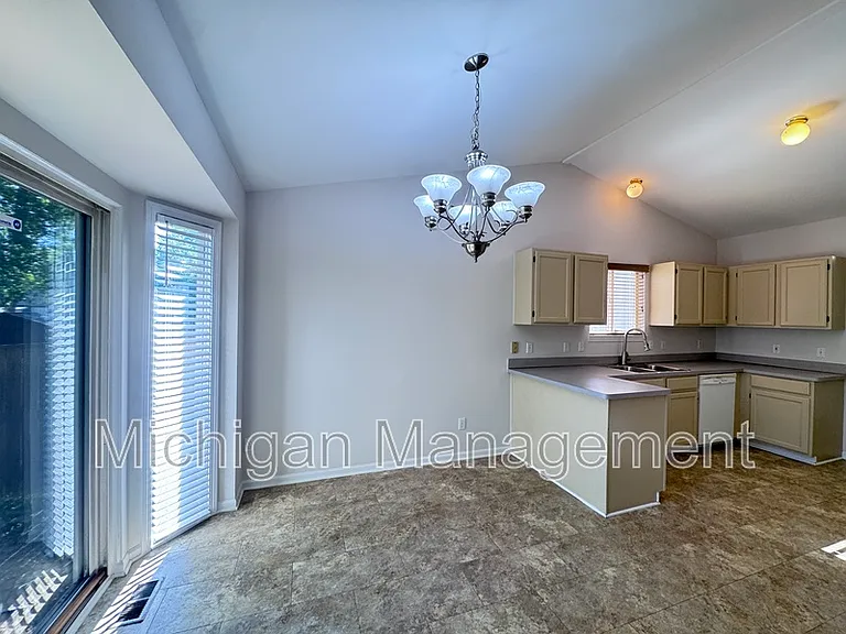 173 Algansee Dr — Photo 12