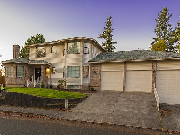 2nd image of 16121 NE San Rafael St