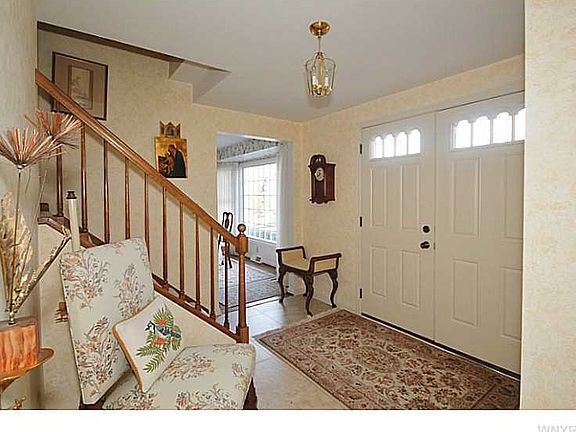 2nd image of 10521 Royal Oak Dr