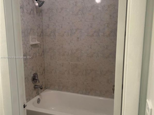 10641 SW 108th Ave APT 4E, Miami, FL 33176