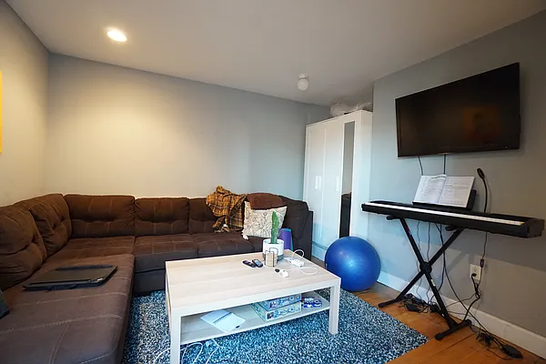 Rented by Rennit Inc. | media 24