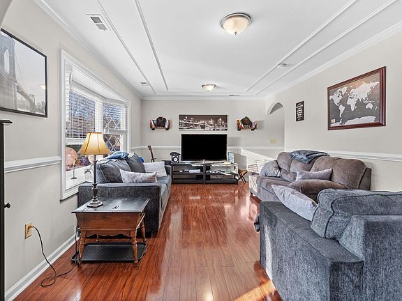 4th image of 102 Benwood Dr