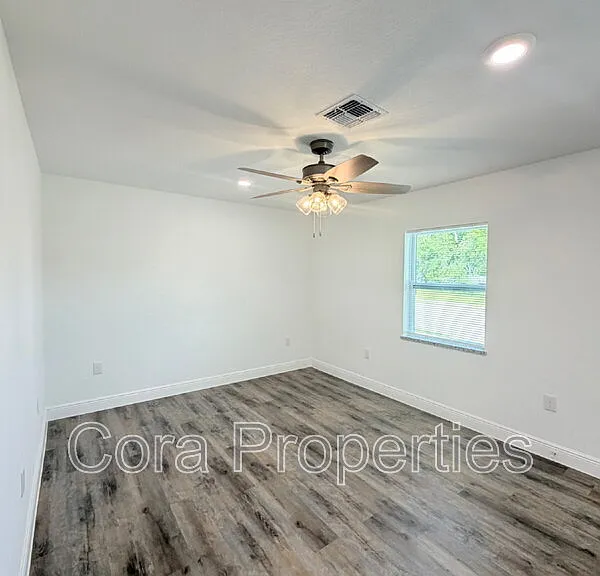 401 E Pearl St — Photo 4