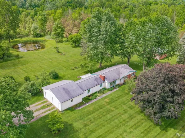 1515 Hummer Lake Rd, Oxford, MI 48371