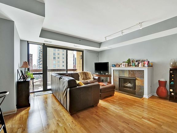 5th image of 1212 N Wells St APT 1004