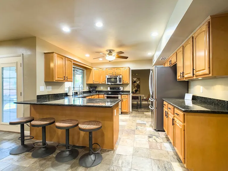 2146 E Manhatton Dr — Photo 10