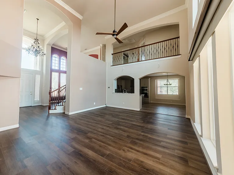 3400 Silverwood Dr — Photo 4