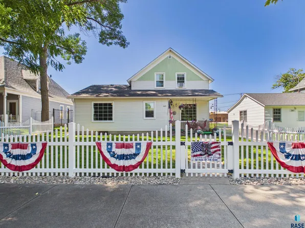 209 Joliet Ave SE, De Smet, SD 57231