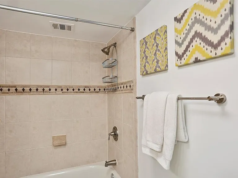 10 Monroe St #302 — Photo 43