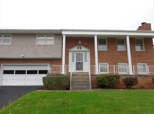 202 Skyview Dr, Beckley, WV 25801