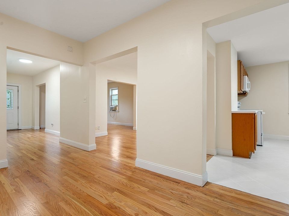 1st image of 10 Frances St #10
