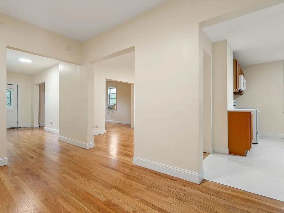 10 Frances St #10