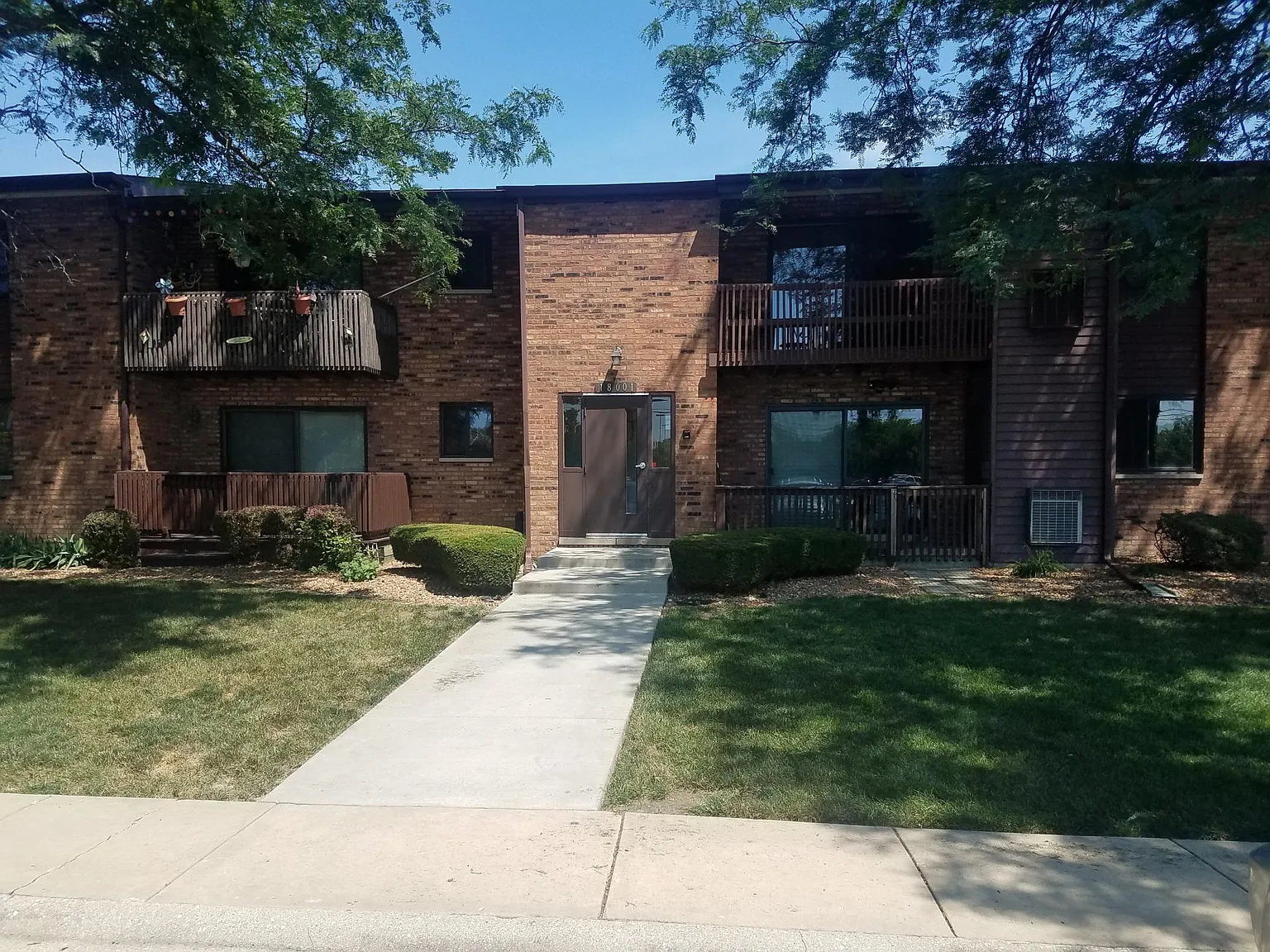 2 bed, 1015 sqft, $1,990 — Photo 1