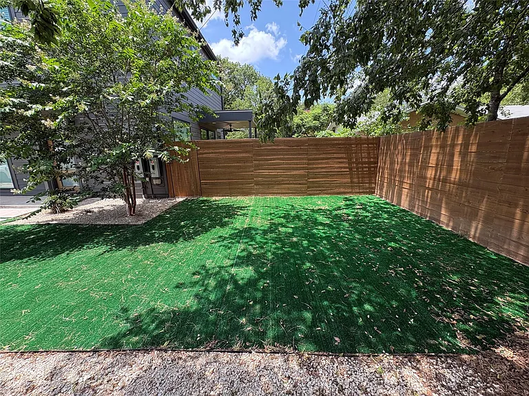 1800 Crown Dr #2 — Photo 3