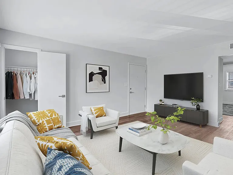District at Williamsburg — Photo 12