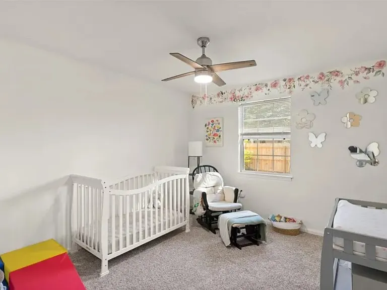 540 Chateau Cir — Photo 12