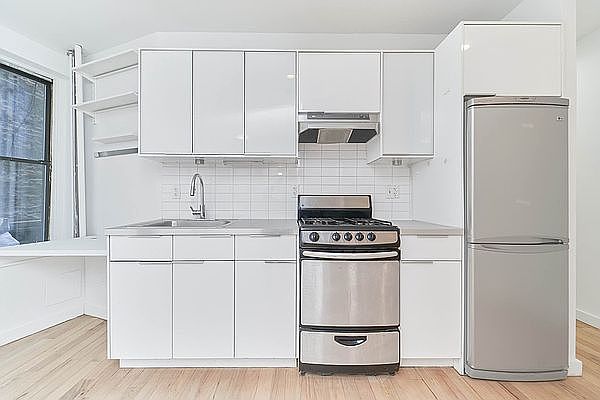 1st image of 318 E 11th St APT 4